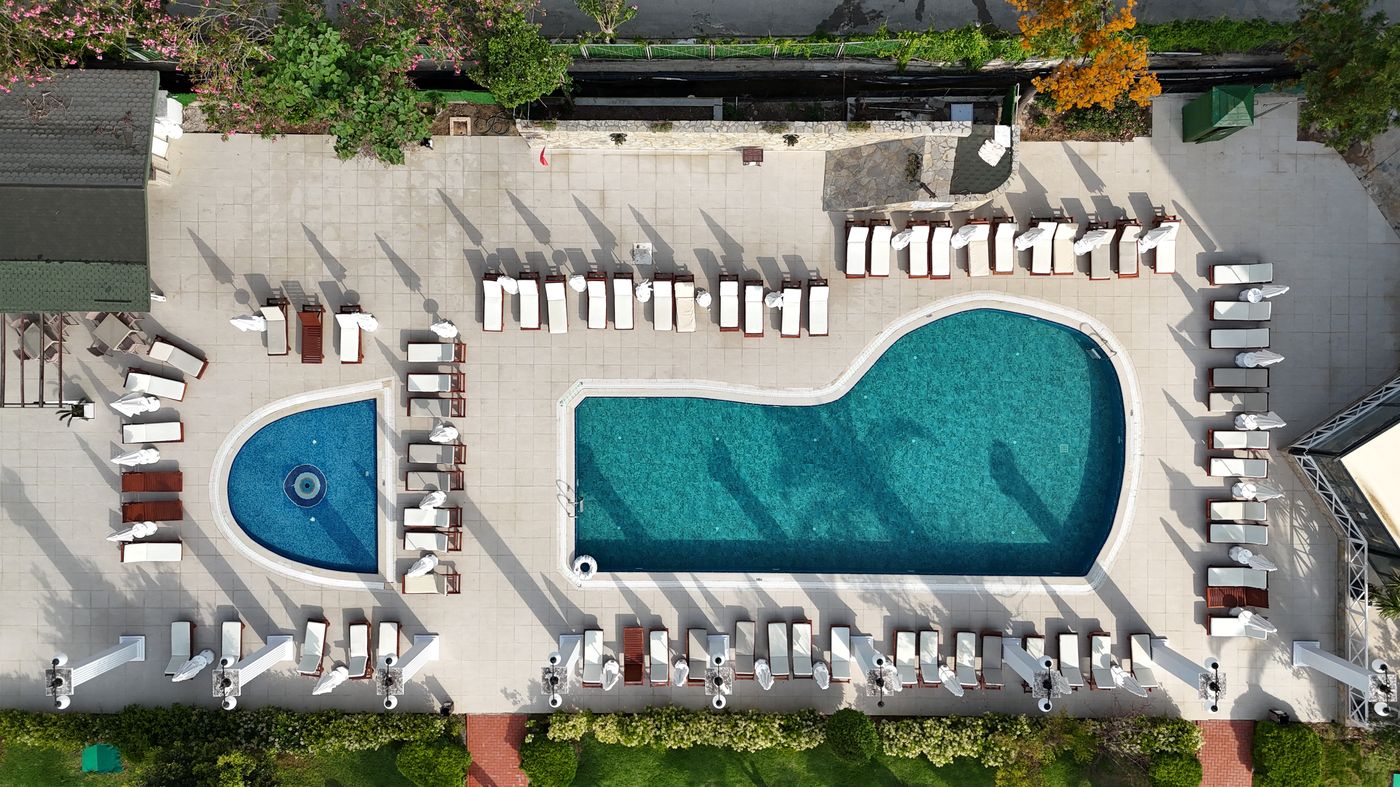 Club-Aqua-Plaza-Pool-15