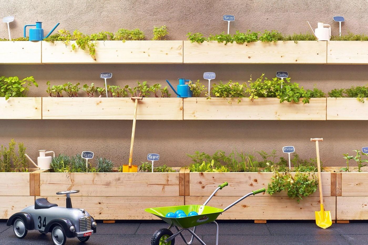 Le-Meridien-Ra-Beach-Hotel---Spa-Sports-and-Entertainment-64