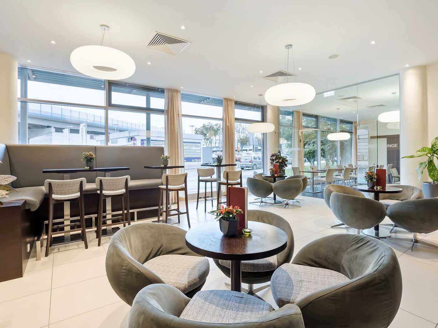 Austria Trend Hotel Doppio - Austria - Vienna - Lobby - 9