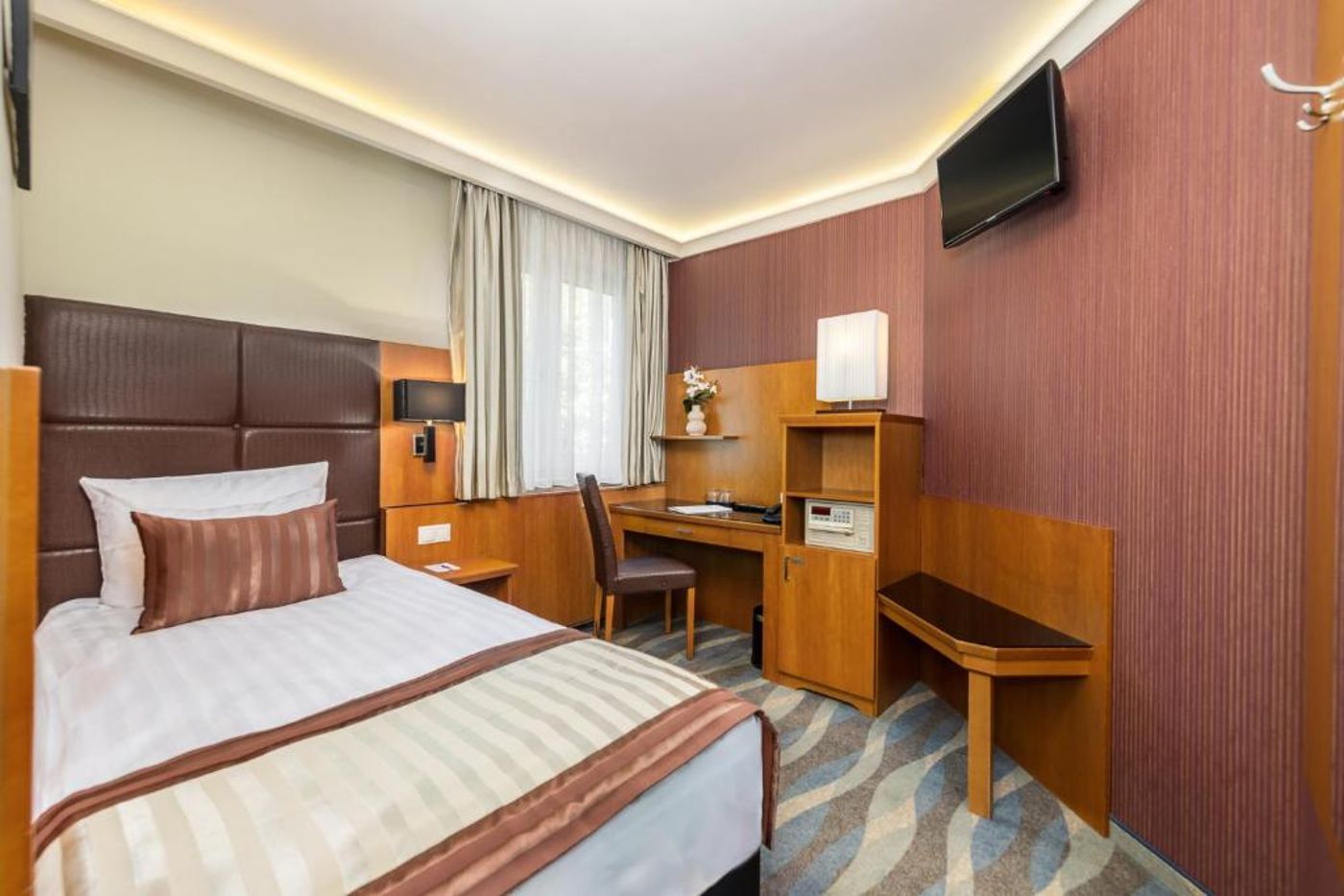 Carlton-Hotel-Buda-Castle-Room-12