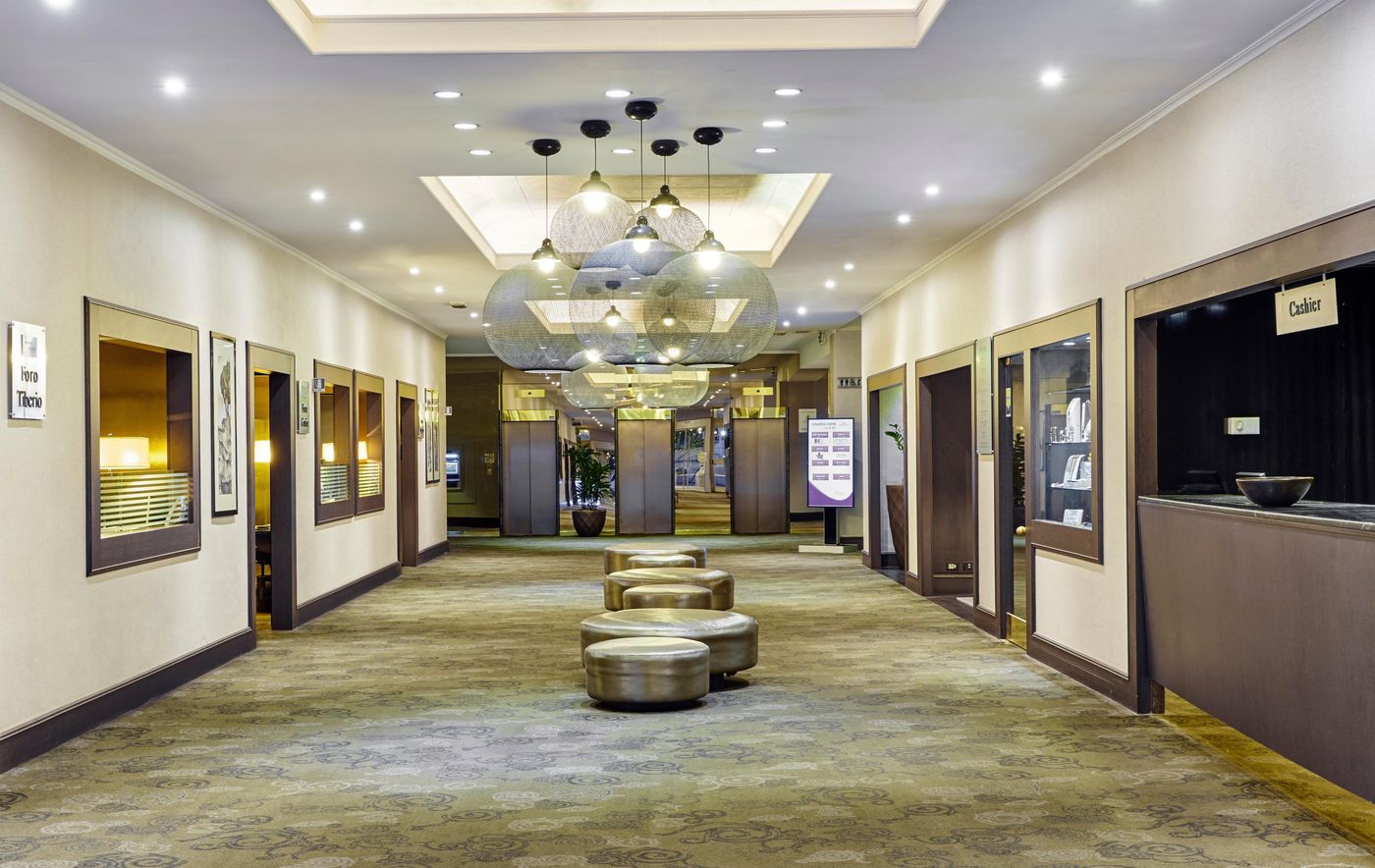 Crowne-Plaza-Rome---St--Peter-s-Lobby-4