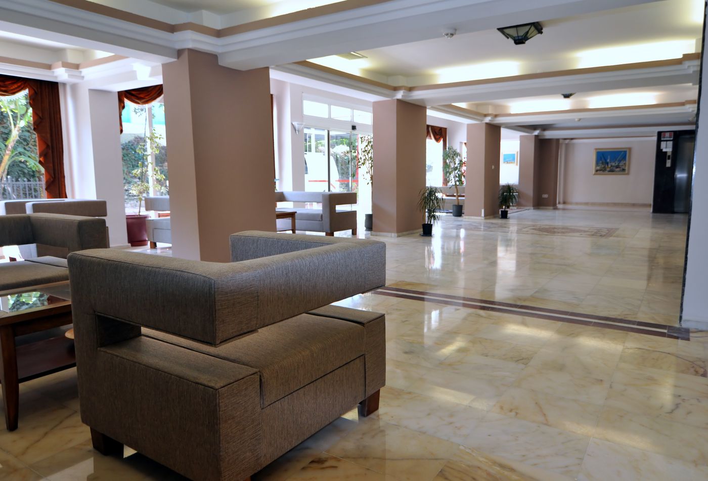 Surtel-Lobby-11