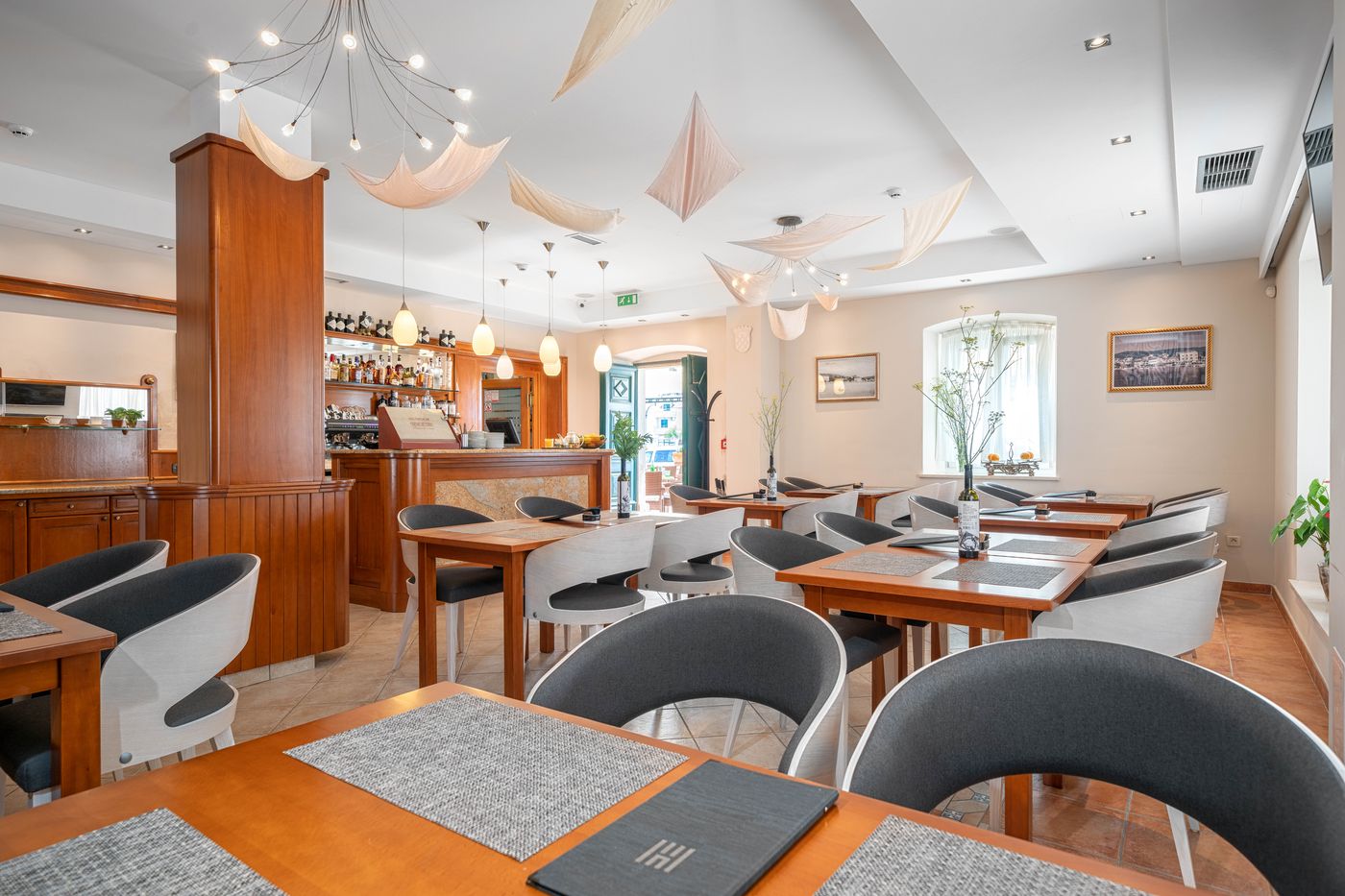 Heritage-Hotel-Tisno-Bar-49