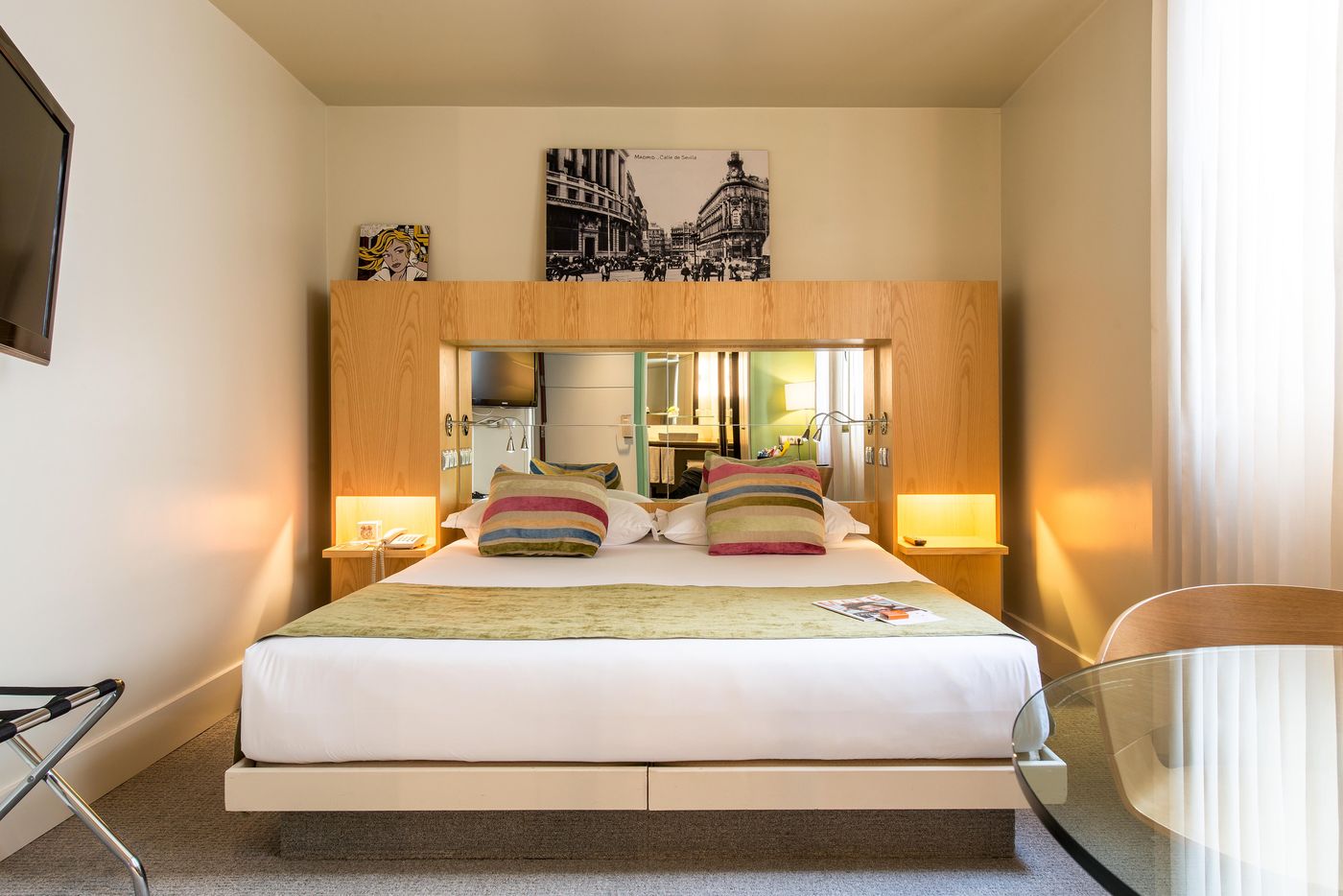 Room-Mate-Alicia-Room-16