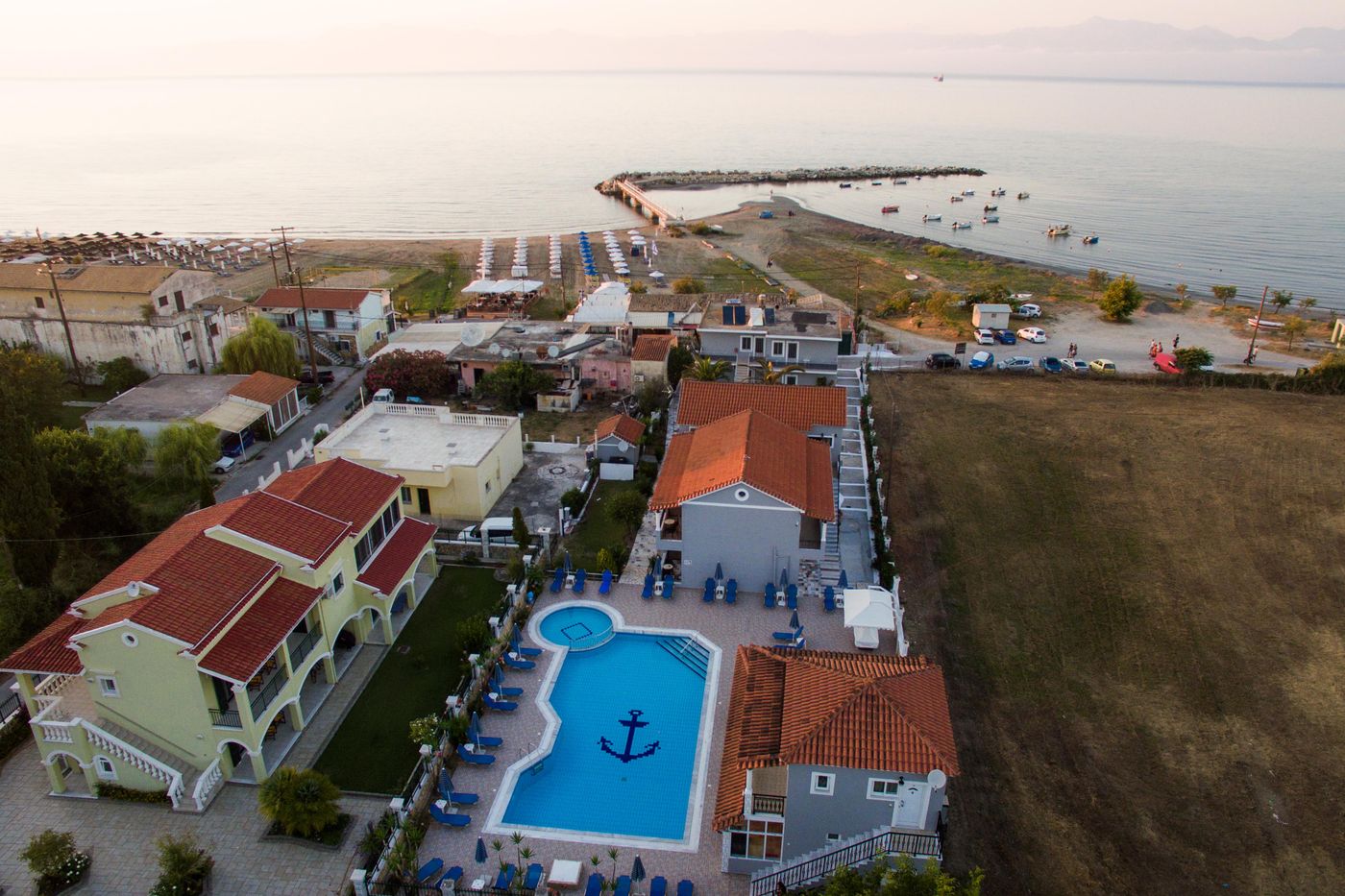 Makis-Studios---Apartments-Pool-8