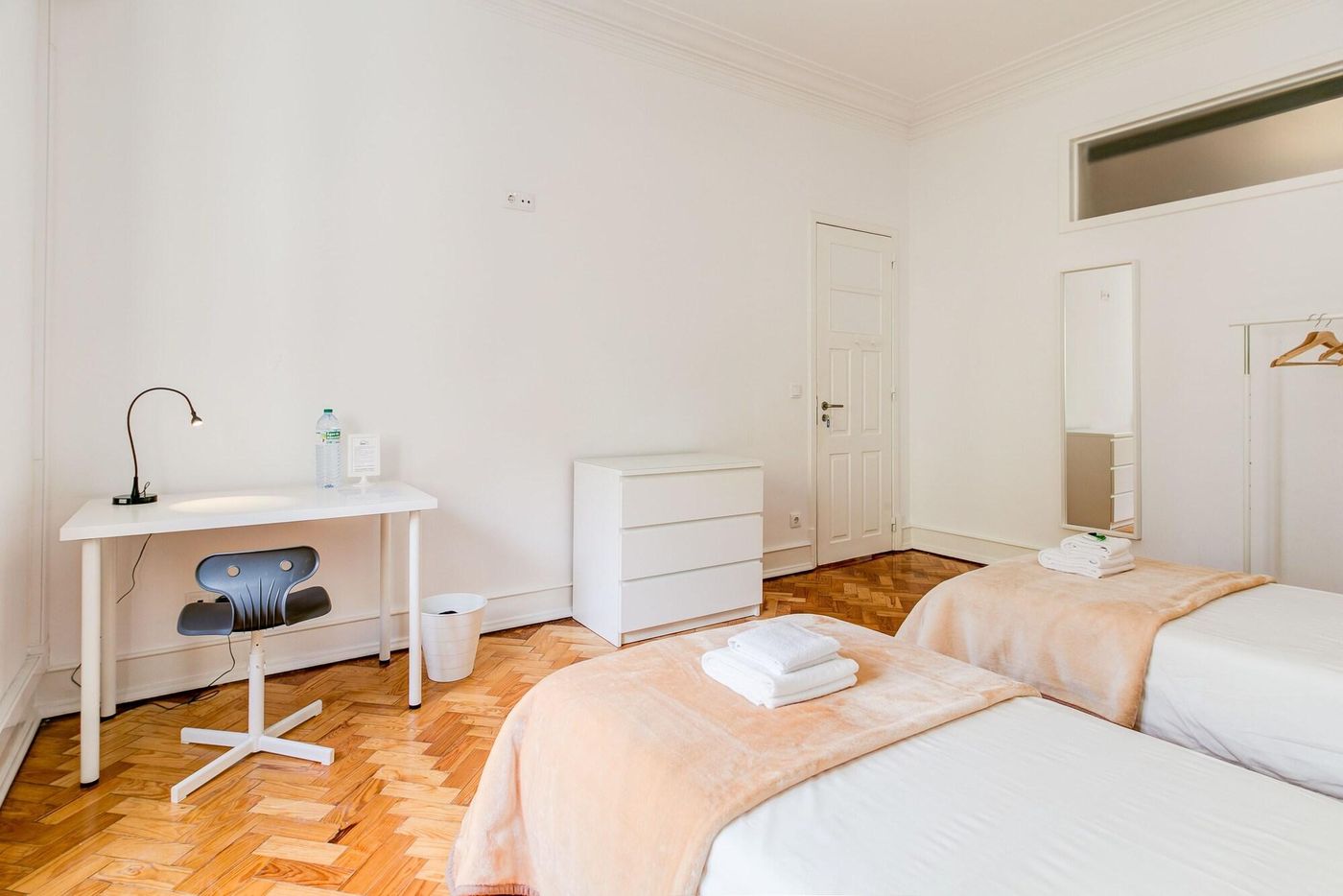 Home Out Rooms & Apartments-Portugal-LISBON-Room-7