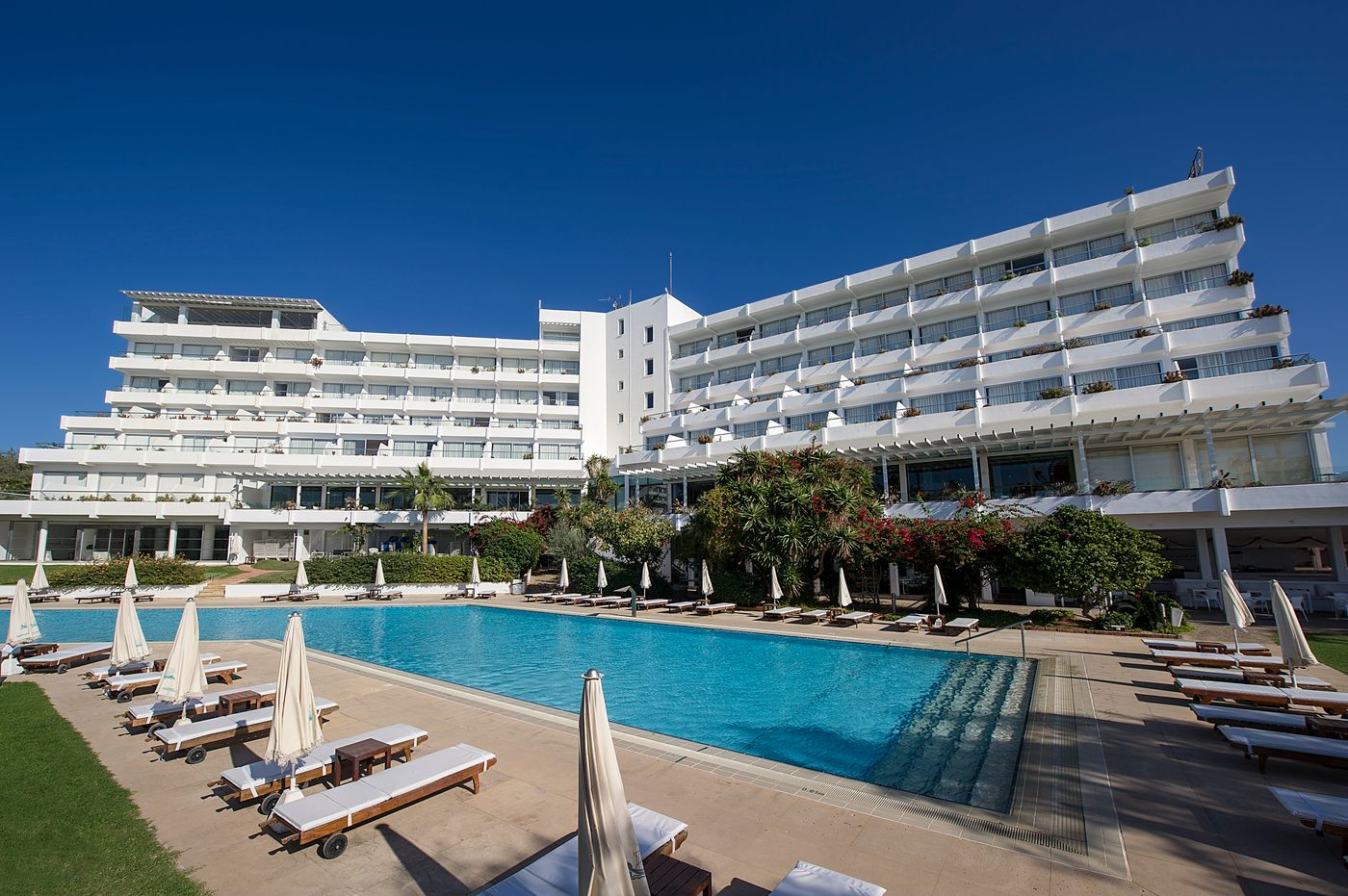 Grecian-Sands-Hotel-Pool-2