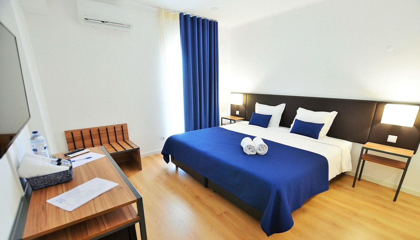 HILLTOP-OASIS---Lisbon-Lux-Oeiras-Resorts-Room-3