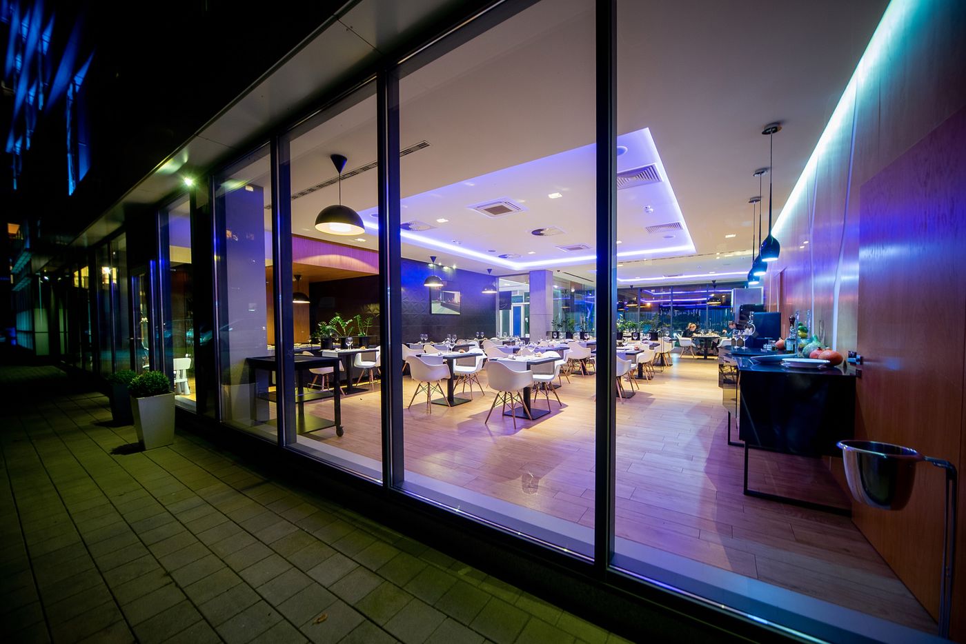 Invite-Poland-WROCLAW-Lobby-3