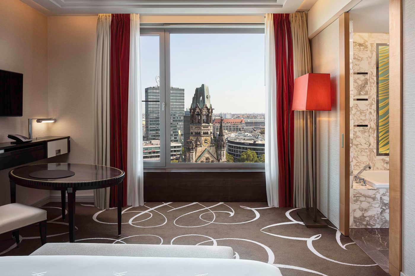 Waldorf-Astoria-Berlin-Room-10