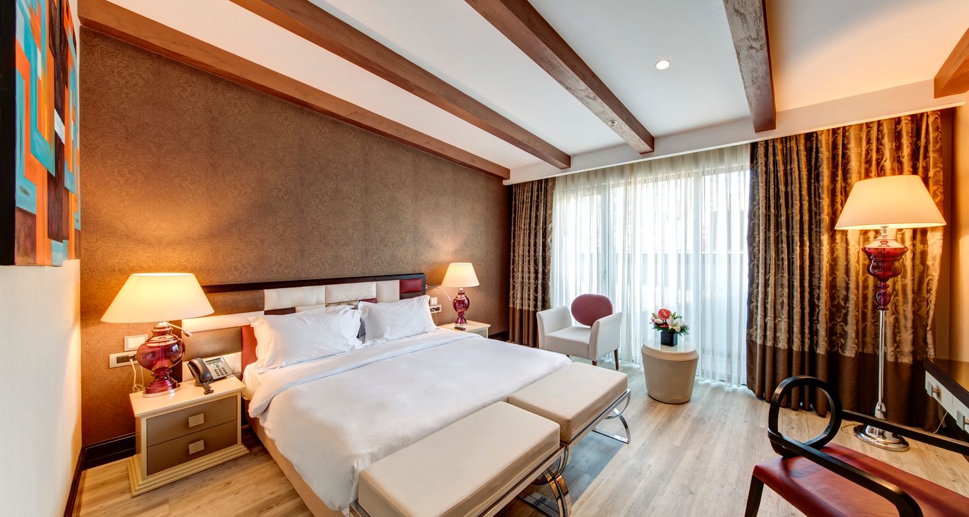 Doubletree-By-Hilton-Istanbul-Piyalepasa-Room-5