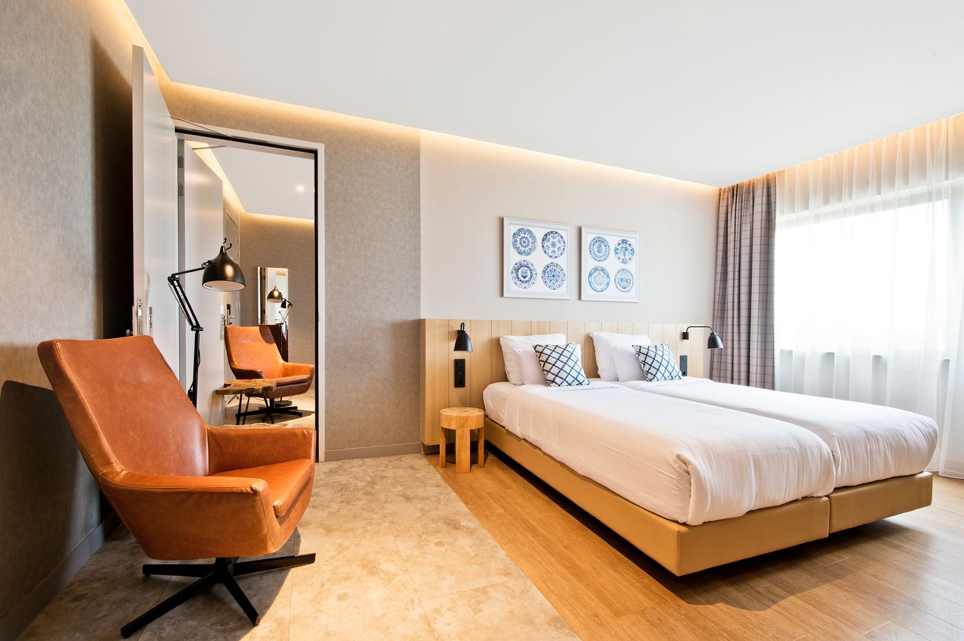 Urban-Lodge-Hotel-Room-10