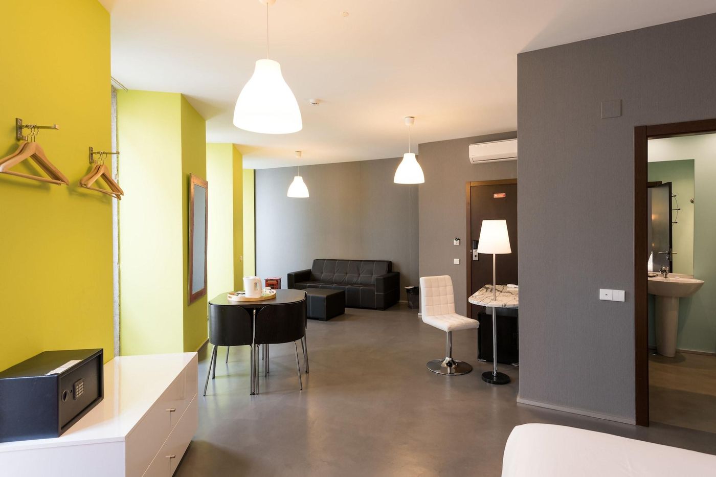 Alfama---Lisbon-Lounge-Suites-Room-37