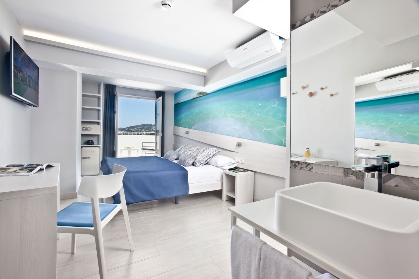 Hotel-Ryans-La-Marina-Room-21