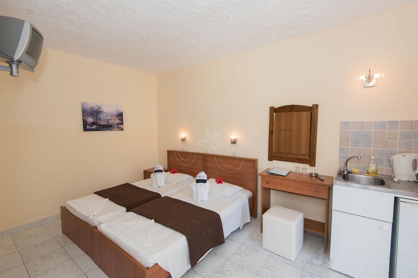 Leonidas-Hotel-And-Studios-Room-27