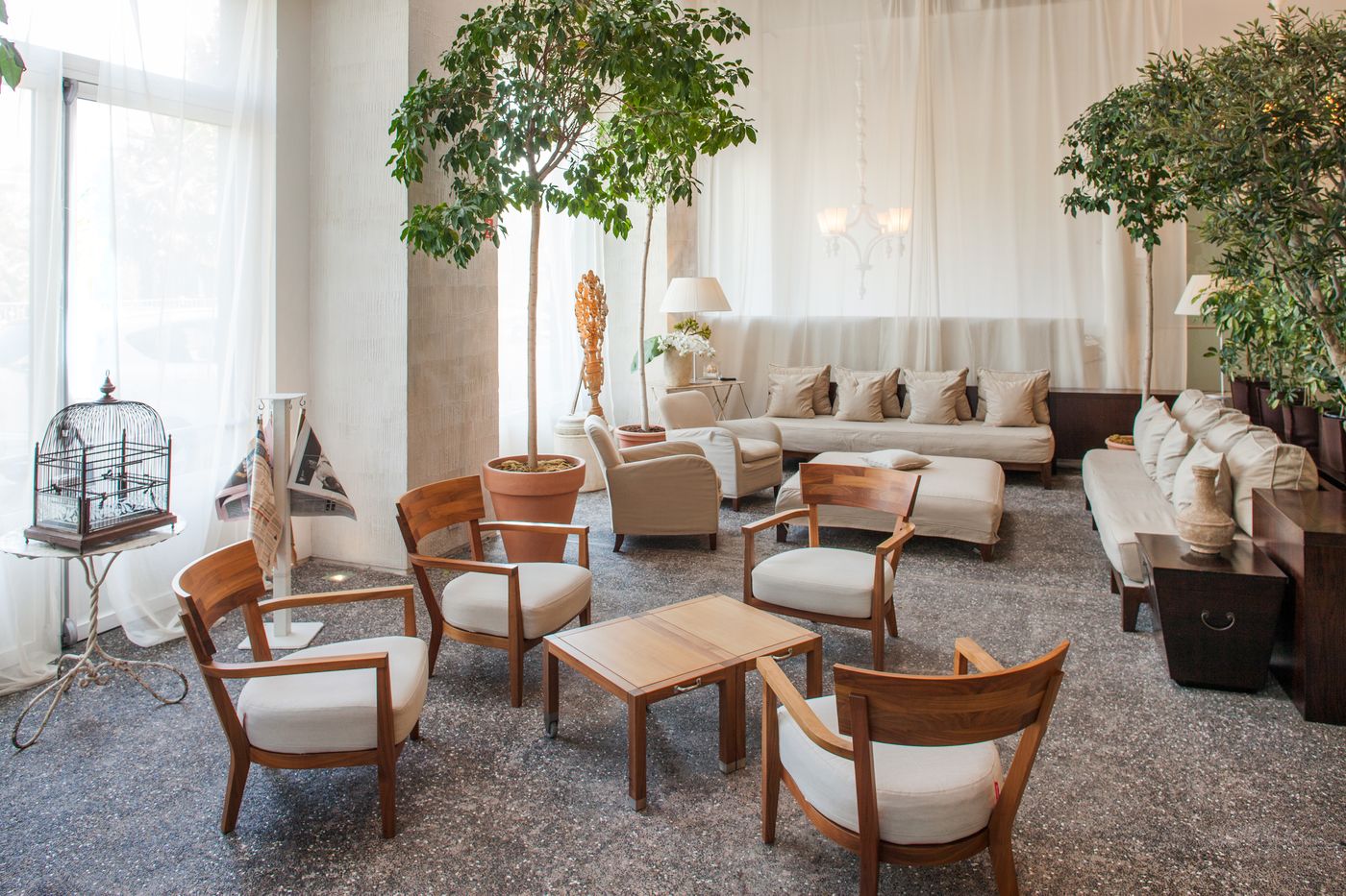 Cosmo-Hotel-Palace-Lobby-10