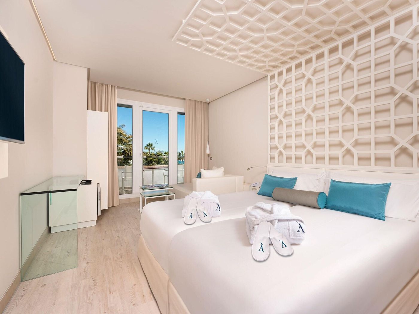 Am----re-Marbella-Beach-Hotel-Room-25