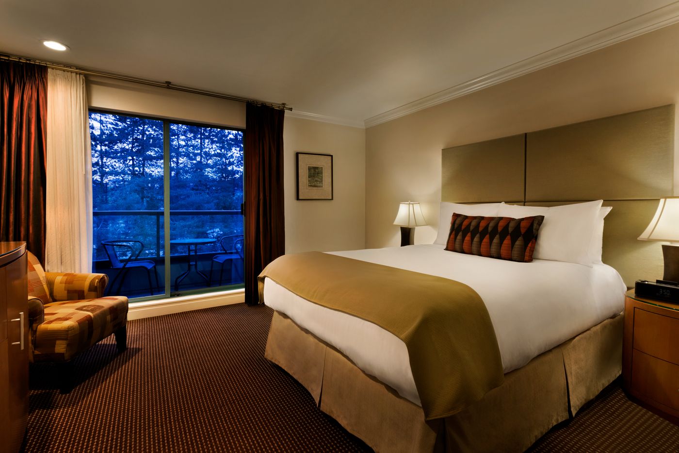 Executive-Suites-Hotel-Metro-Vancouver-Burnaby-Room-8