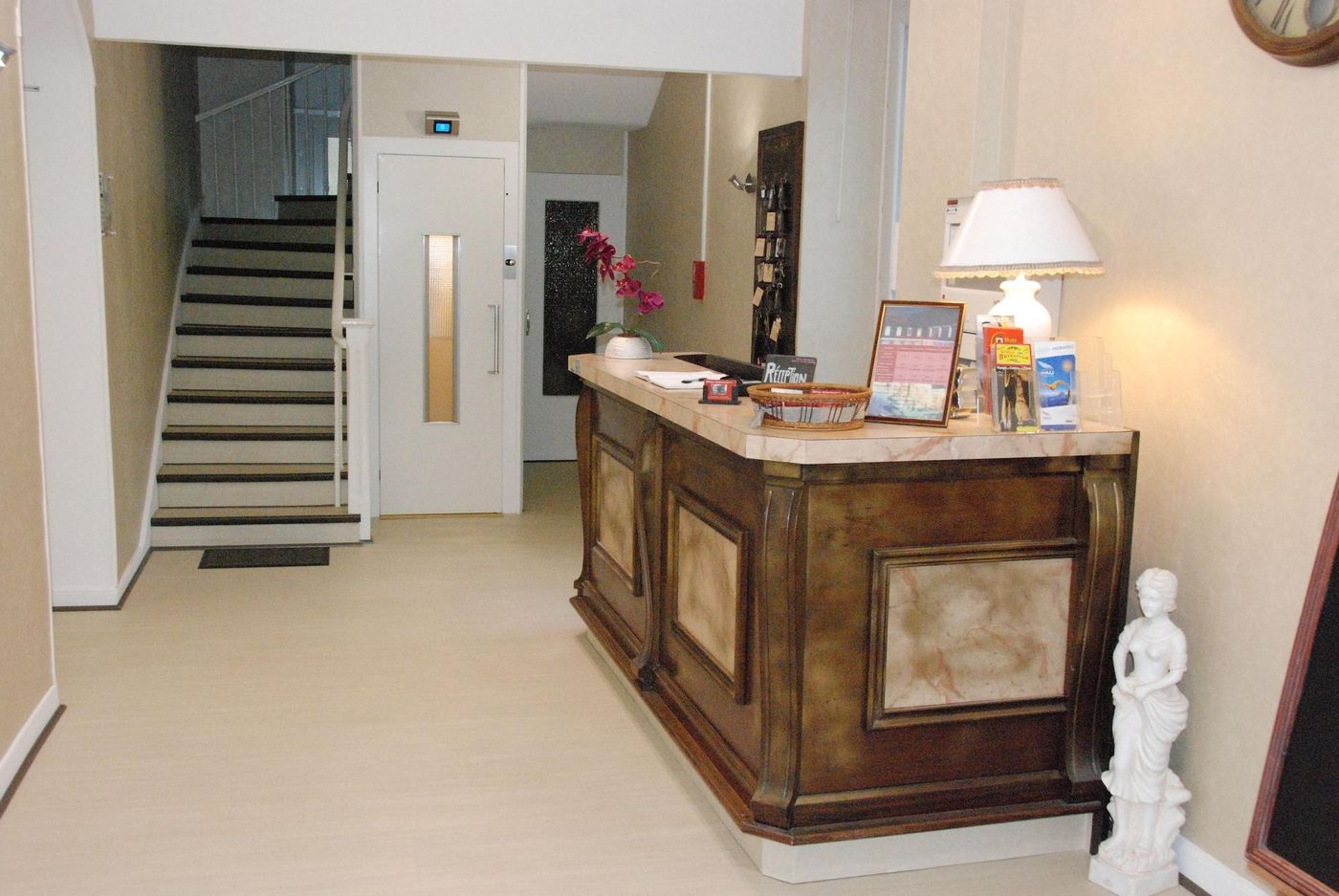 Hotel Acropolis-France-LOURDES-Lobby-7