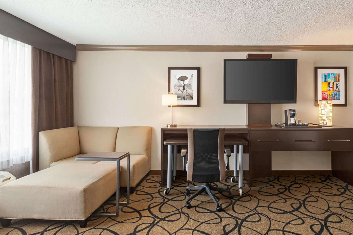 Holiday-Inn-Boston-Bunker-Hill-Area-Room-12