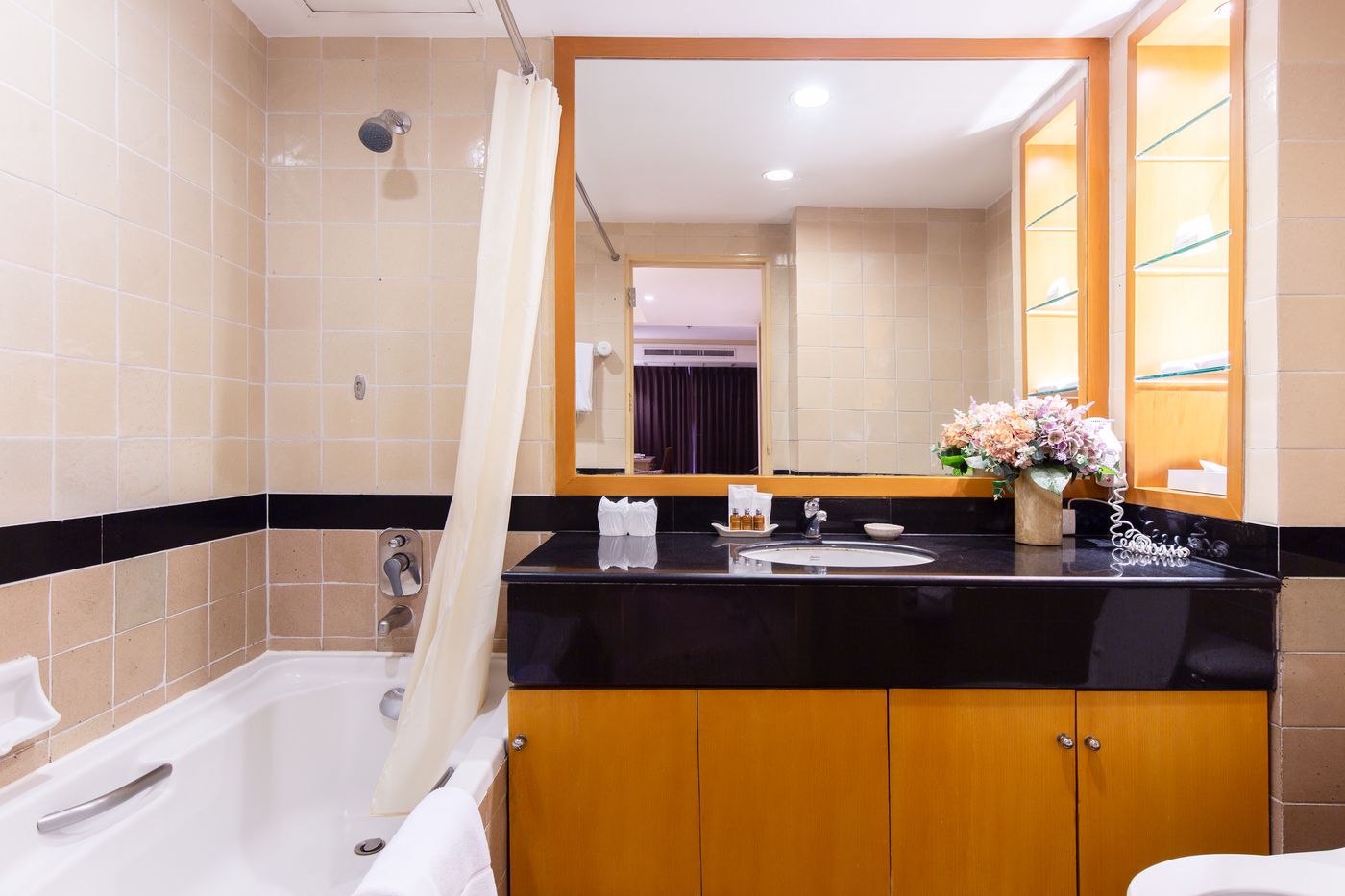 Riverfront-Bangkok-Room-33