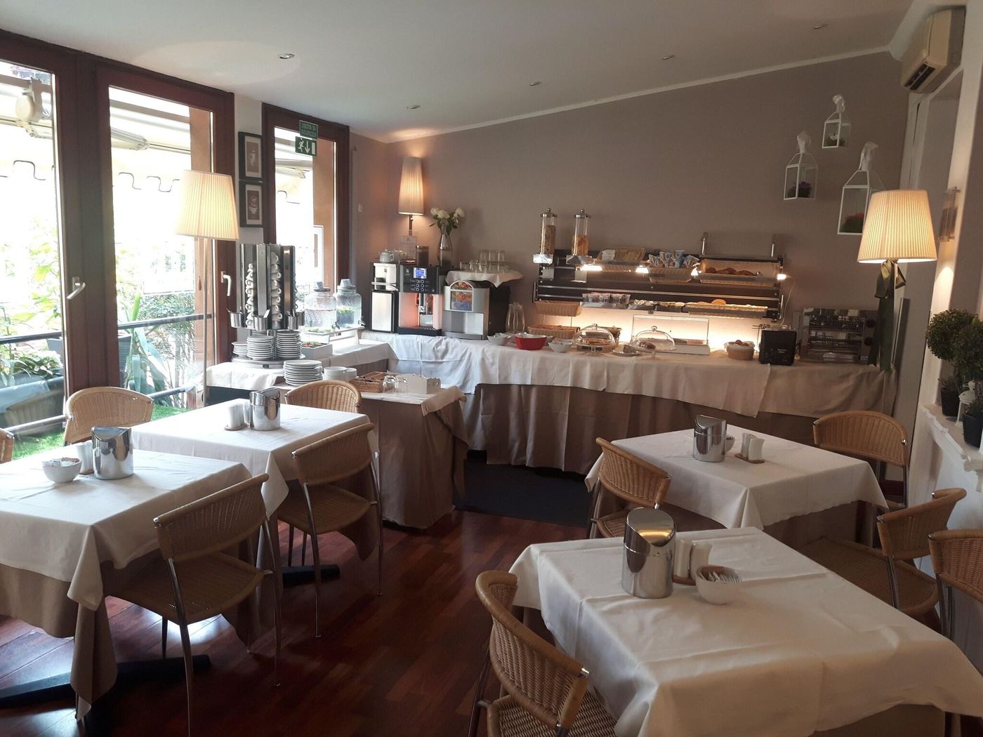 Roberta-Restaurant-14