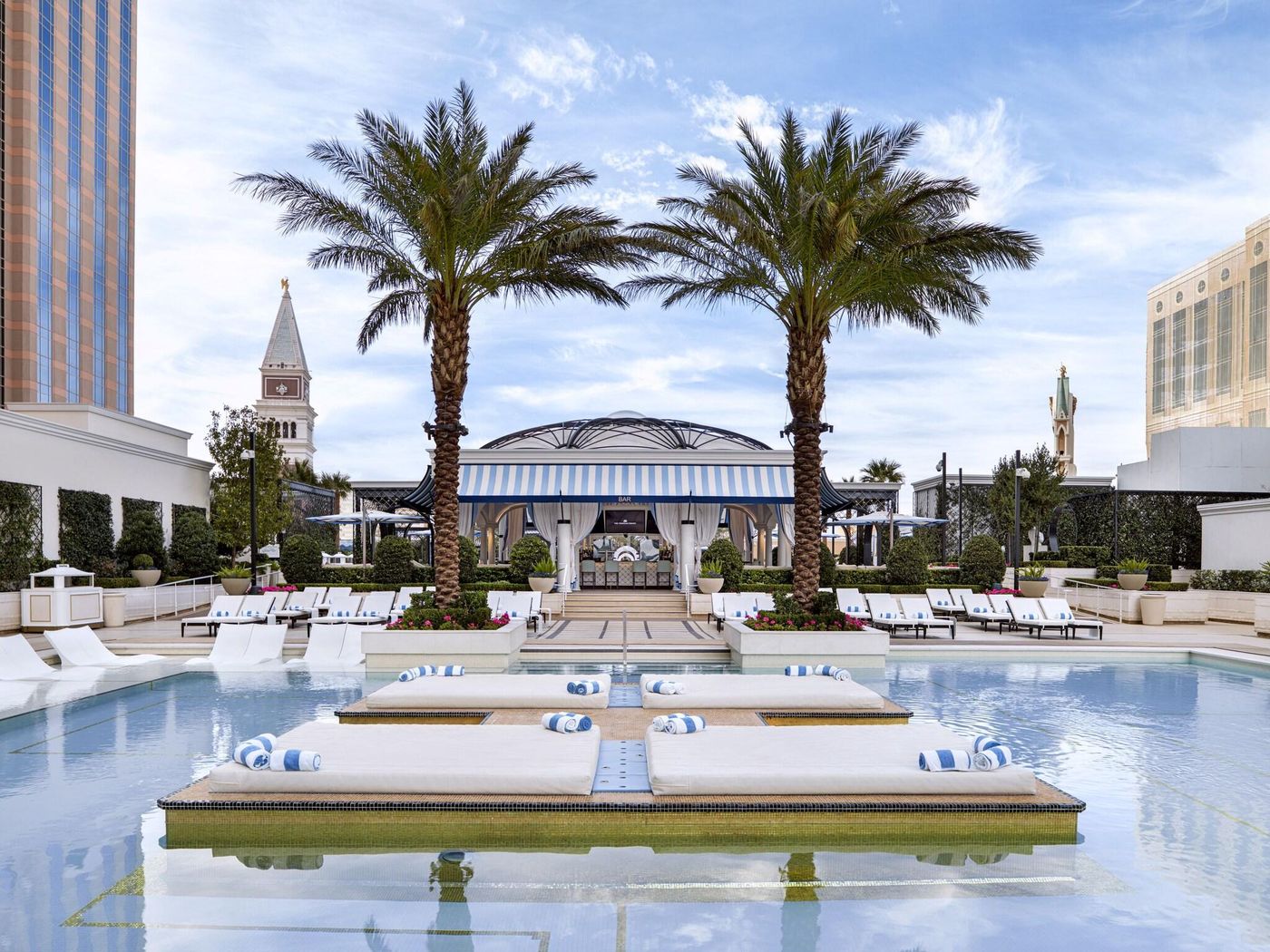 The-Venetian-Resort-Las-Vegas-Pool-4