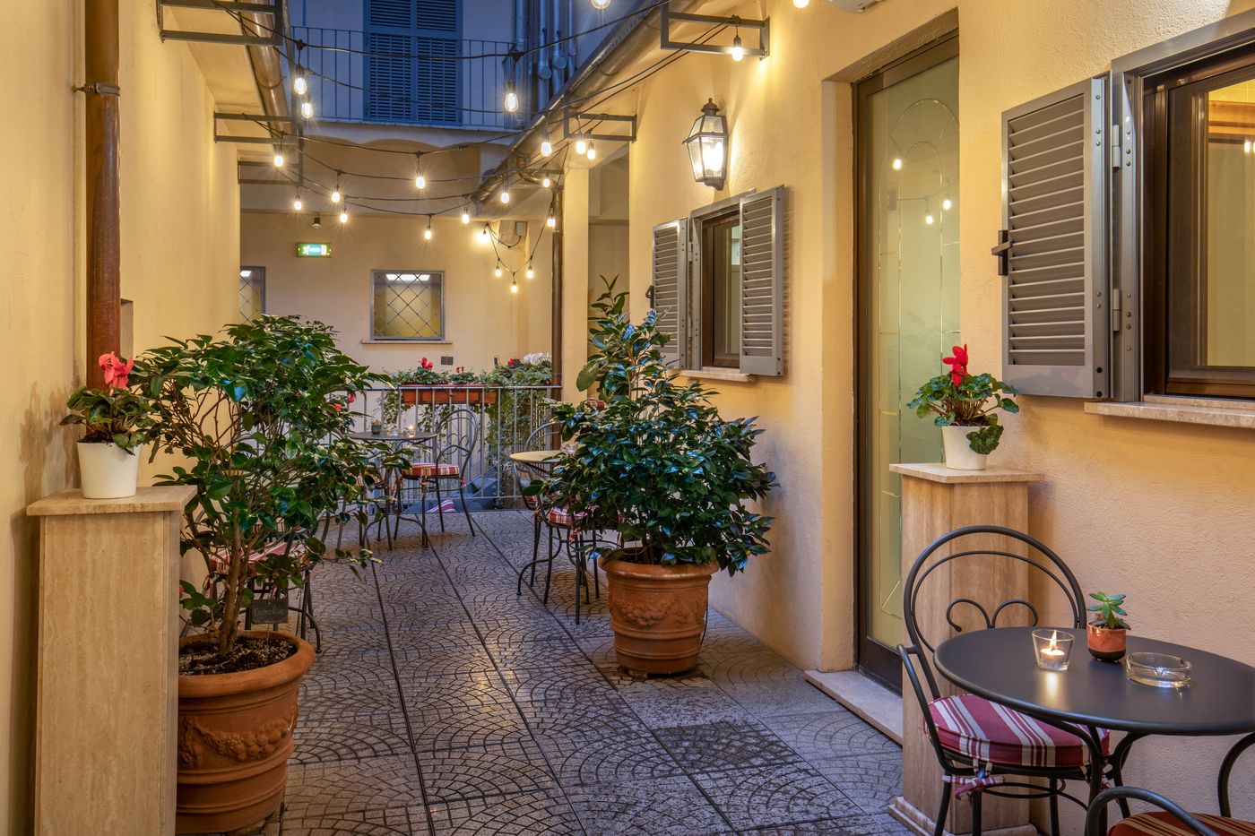 Hotel-Canada--BW-Premier-Collection-Terrace-2