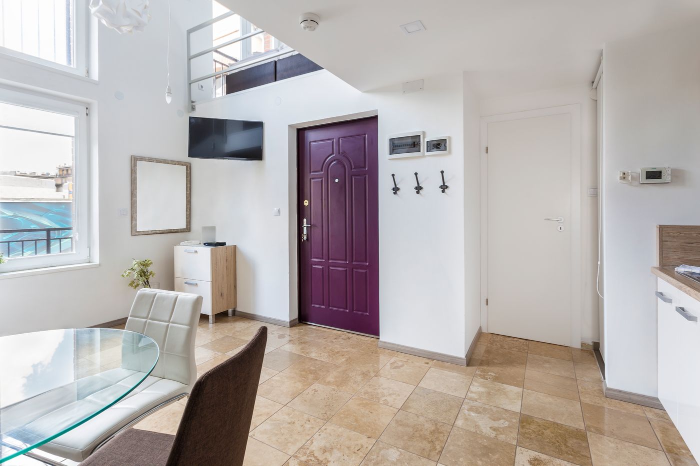 Hotel-Mika-Downtown-Room-3