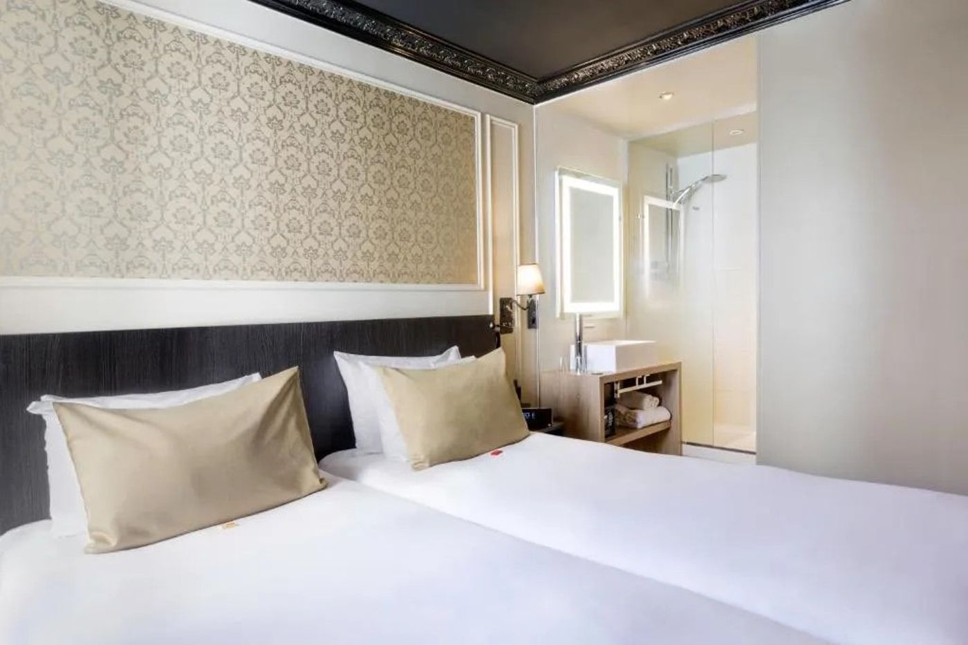 BEST-WESTERN-Hotel-Le-Montmartre-Saint-Pierre-Room-16