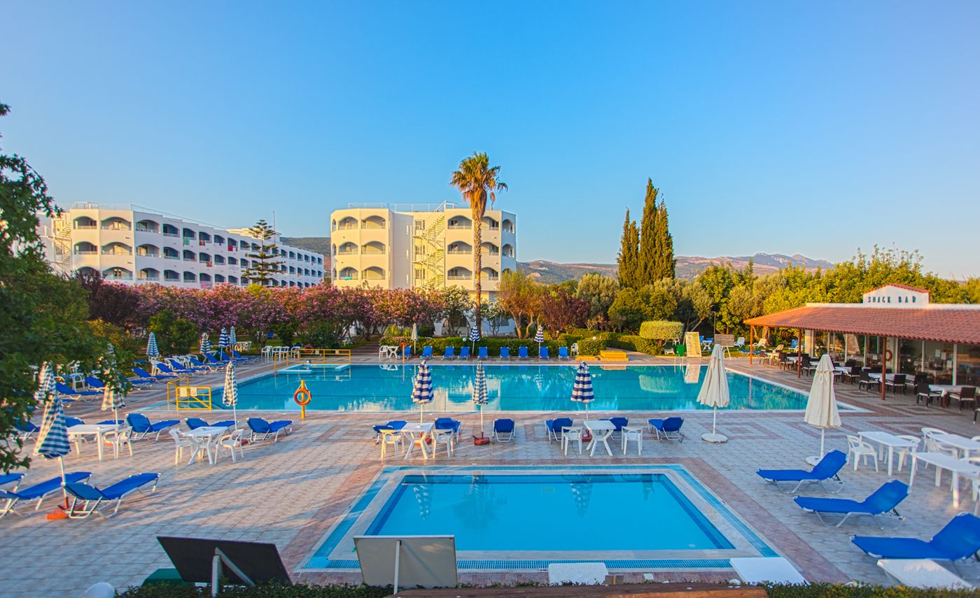 Continental-Palace-Pool-4