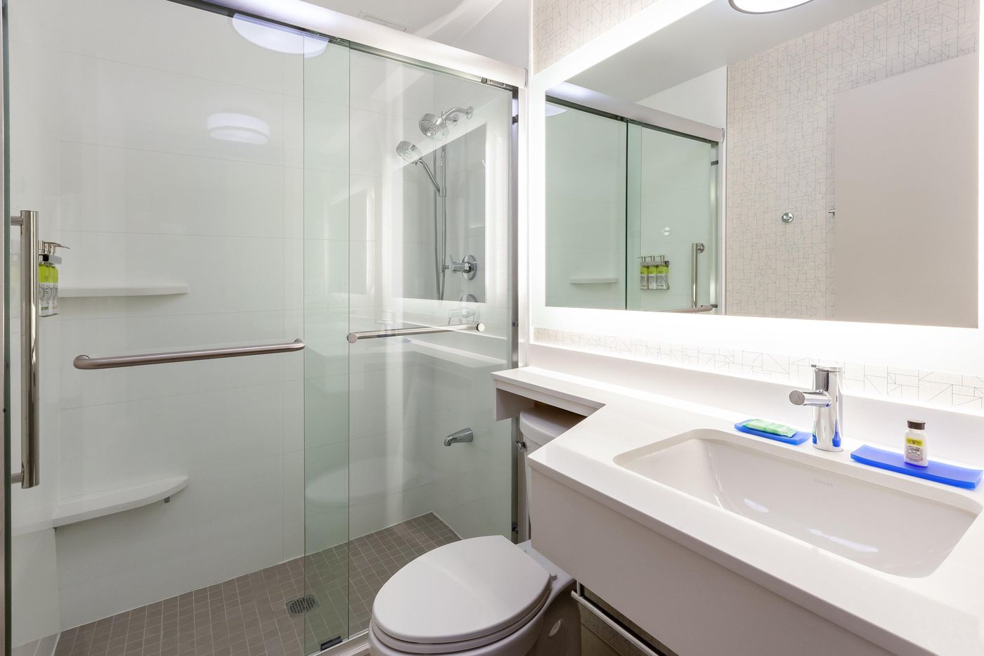 Holiday-Inn-Express-NYC-Brooklyn---Sunset-Park-Room-27