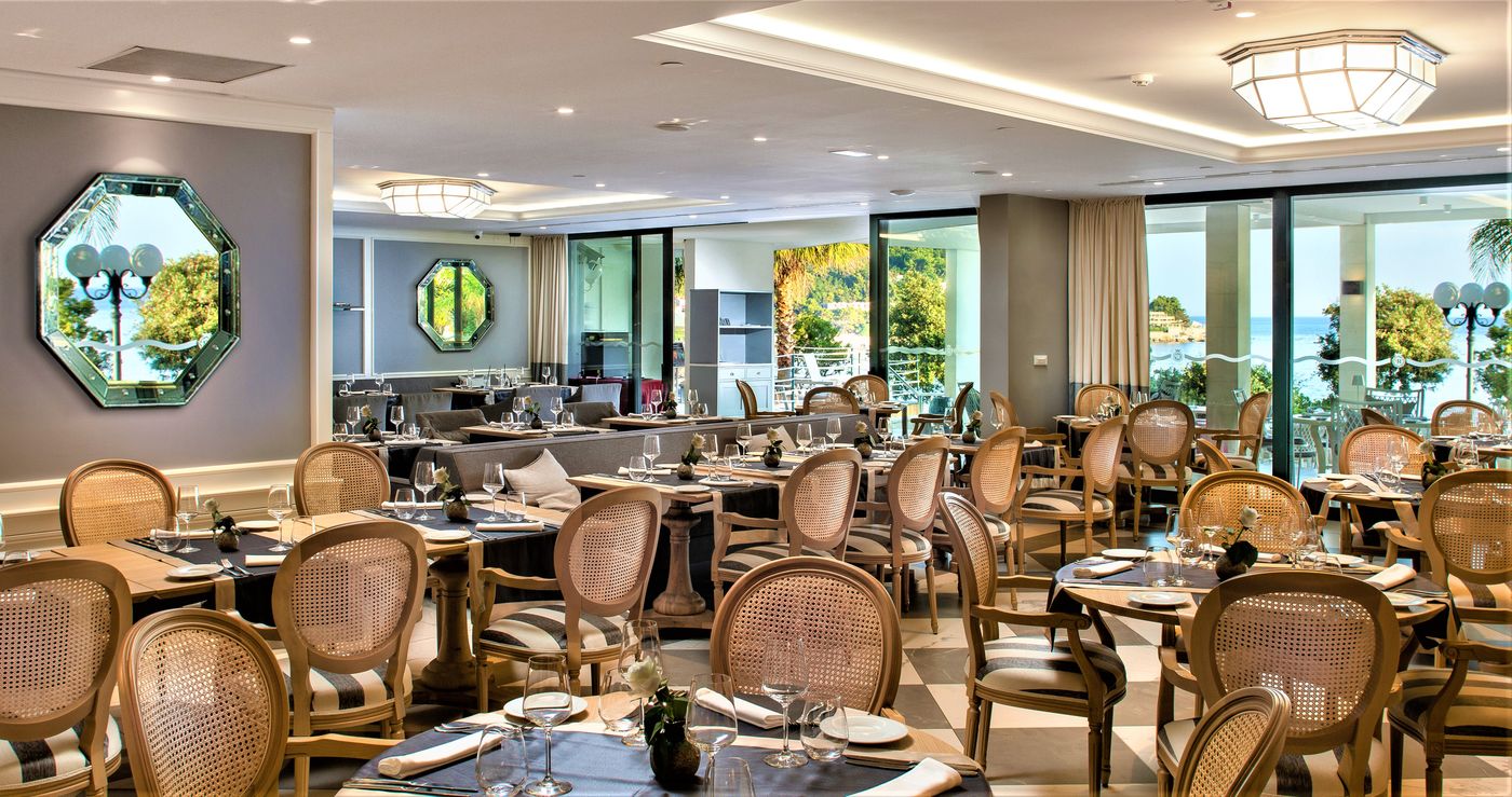 Royal-Princess-Restaurant-24