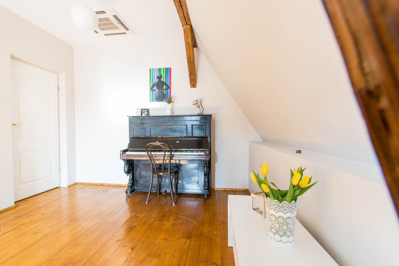 The-Spiski-Palace-Apartments-Room-33