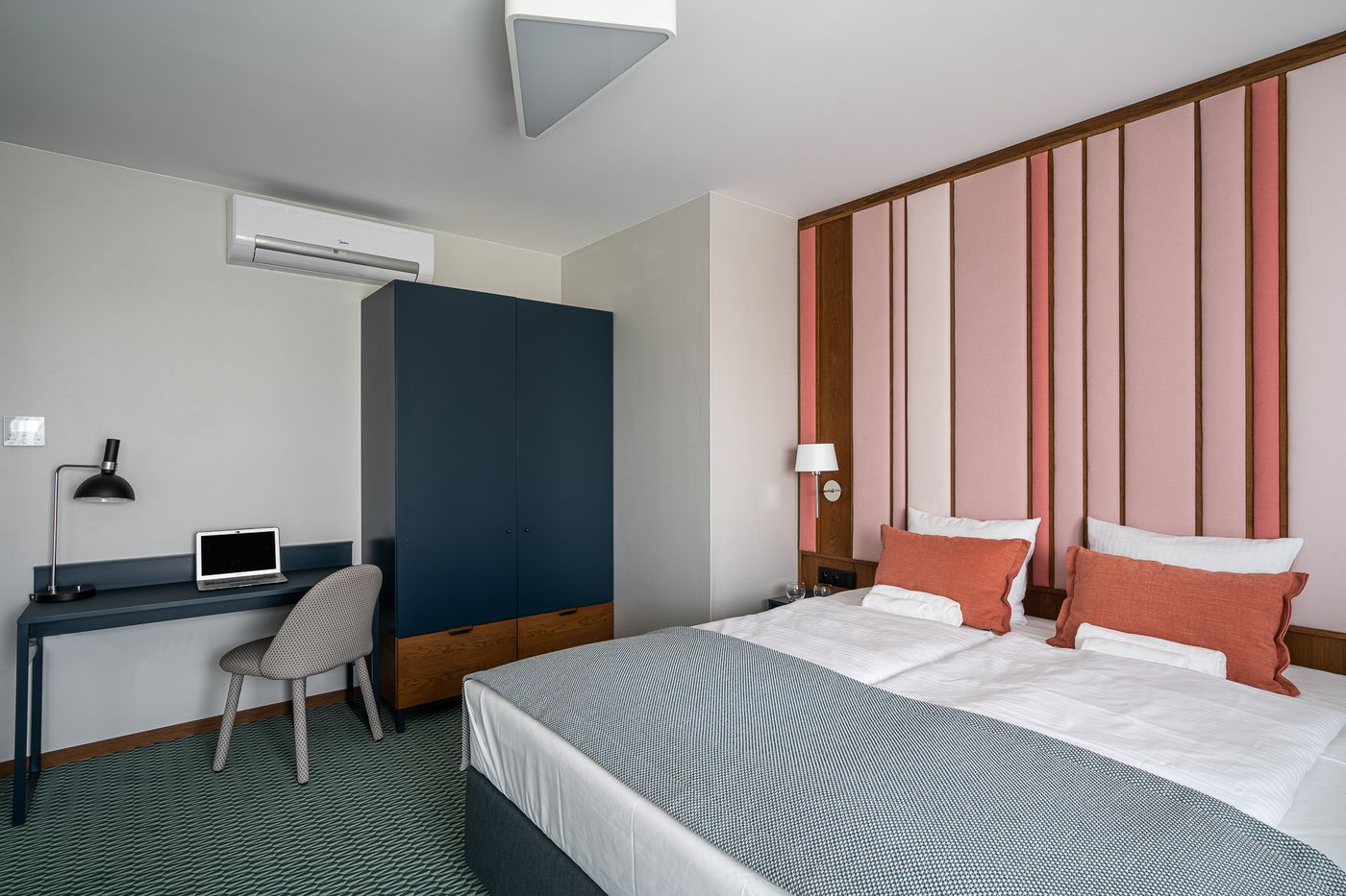 RentPlanet - Apartamenty Centrum-Poland-Wroclaw-Room-9