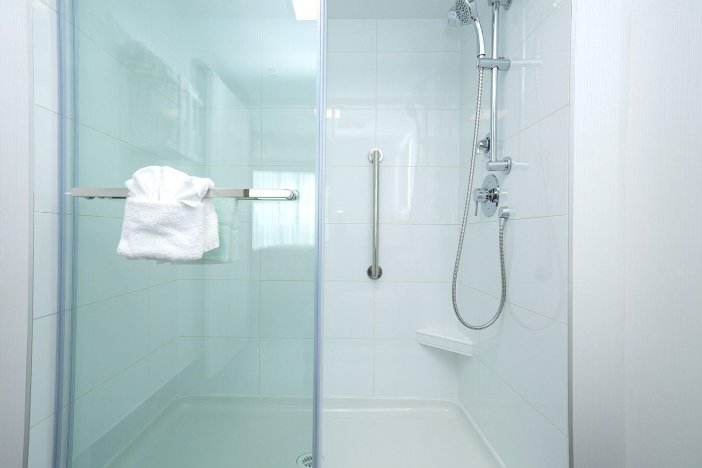 Hampton-Inn---Suites-By-Hilton-Vancouver-Downtown-Room-38