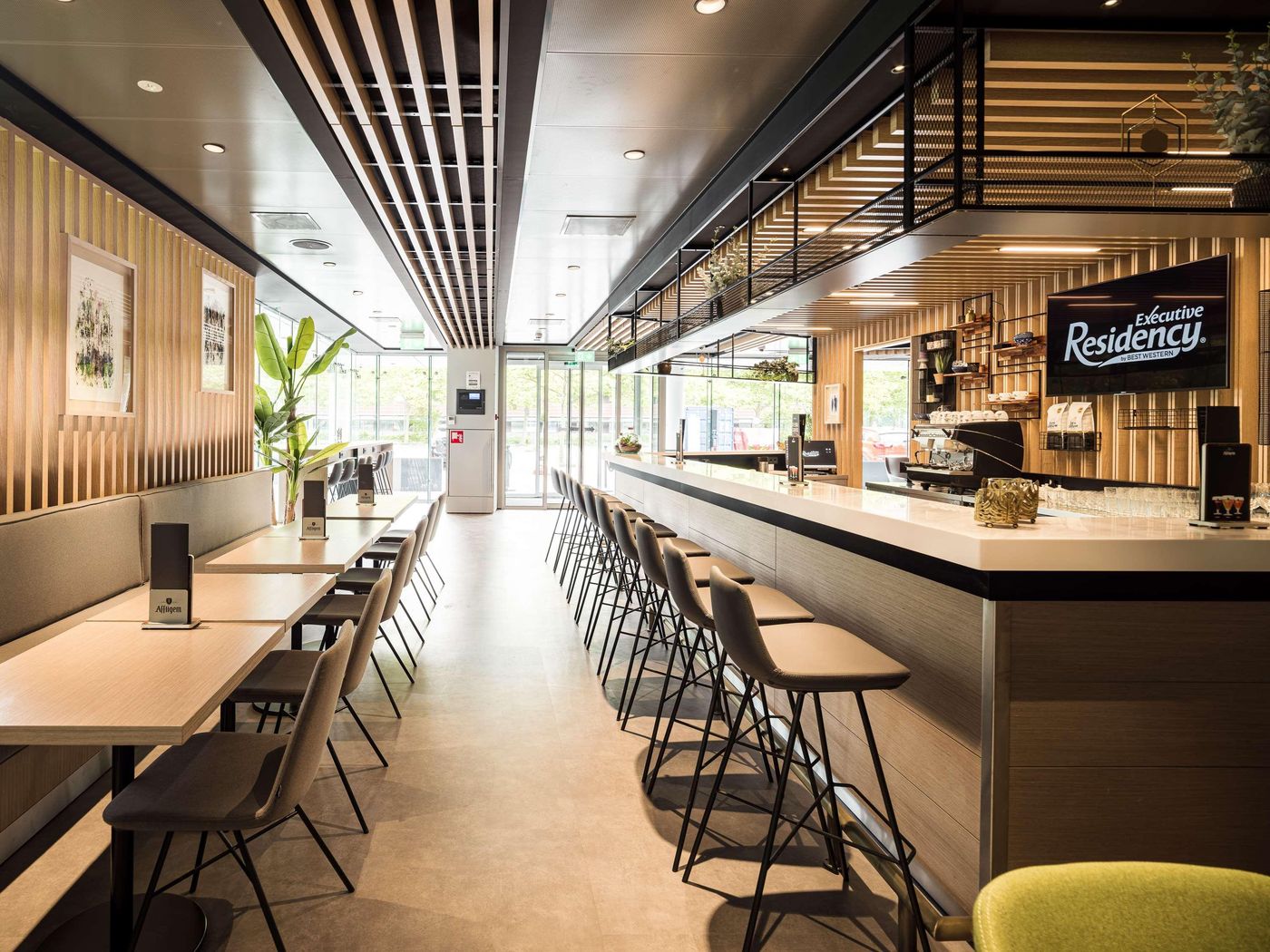 Executive-Residency-by-Best-Western-Amsterdam-Airport-Restaurant-13