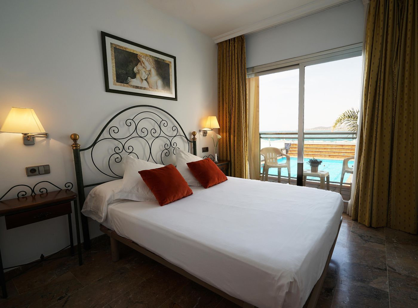 Port-Sitges-Room-7