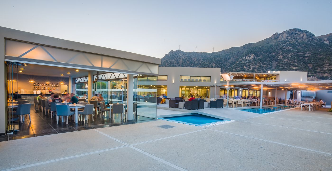 Akti-Palace-Ultra-All-Inclusive-Bar-19