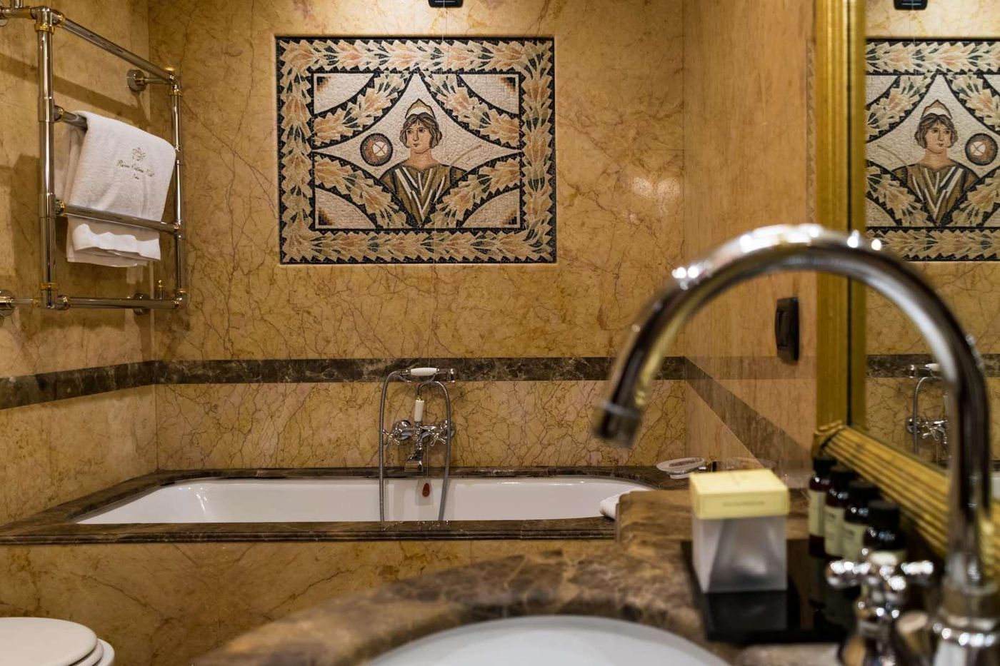 River-Chateau-Room-50