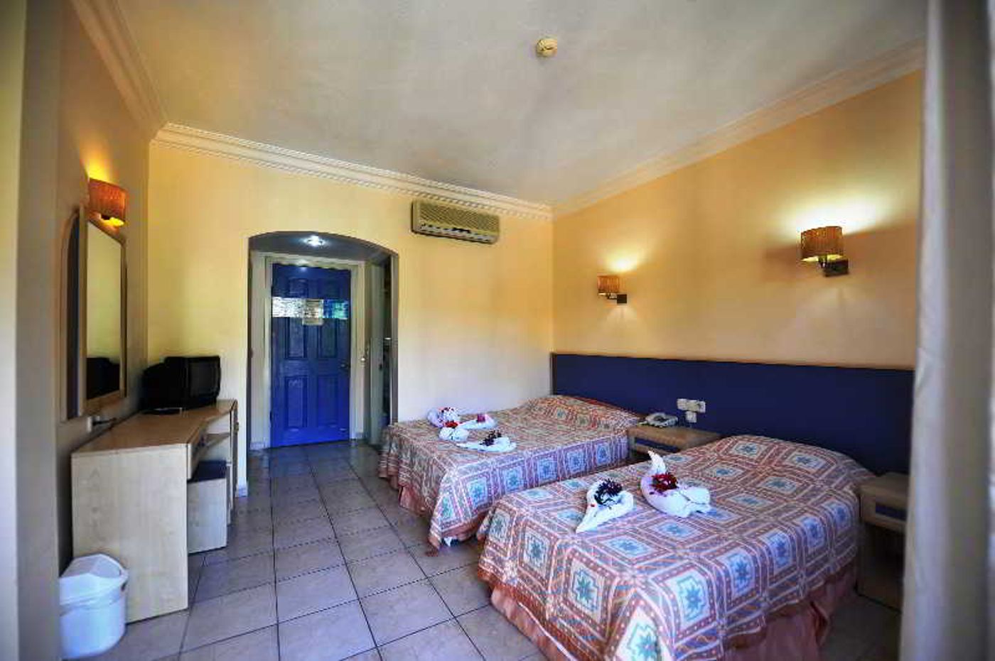 Montebello-Deluxe-Hotel-Room-22