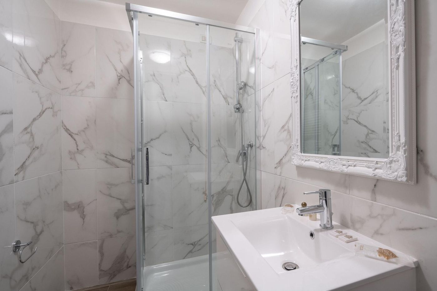 Hotel-Herion-Room-69