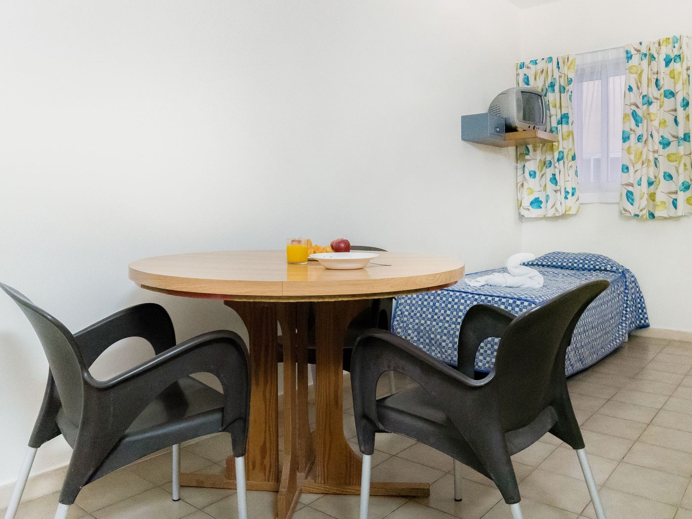 Qawra-Point-Holiday-Complex-Room-7