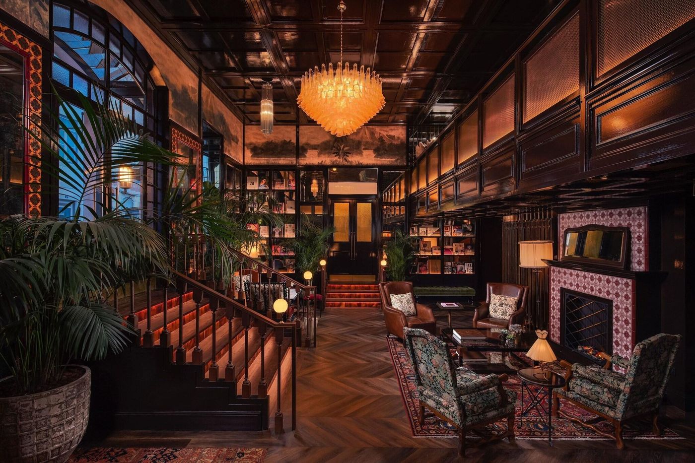 The-Ivens-Autograph-Collection-Lobby-14