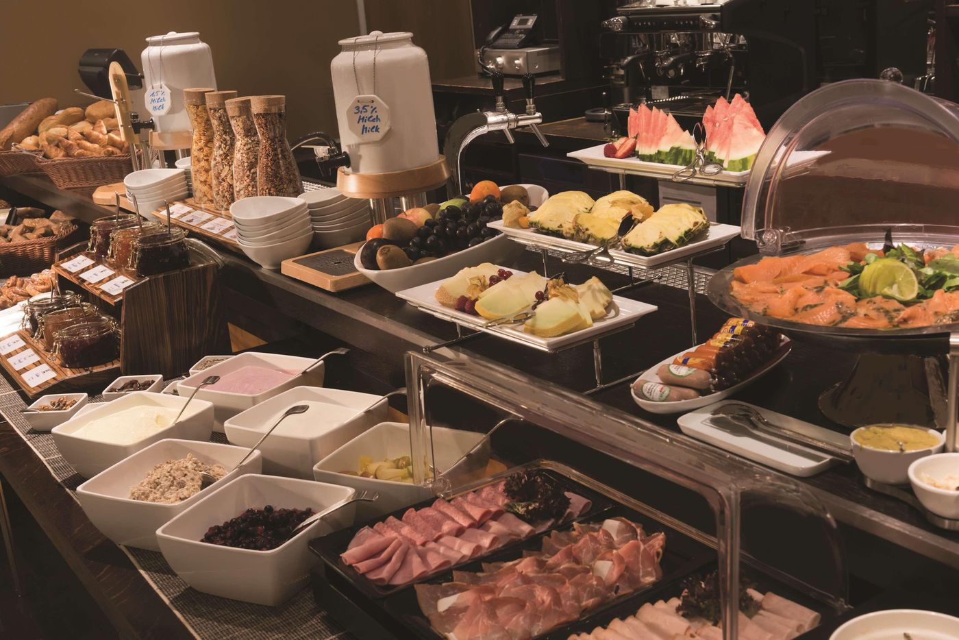 Adina-Apartment-Hotel-Berlin-Checkpoint-Charlie-Restaurant-39