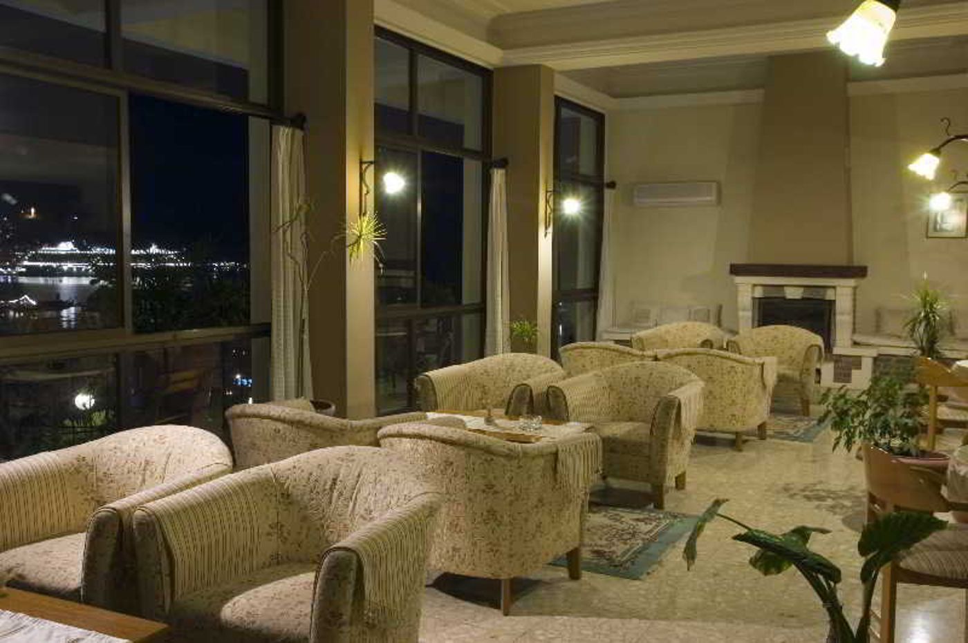 Suhan-Seaport-Hotel-Lobby-29