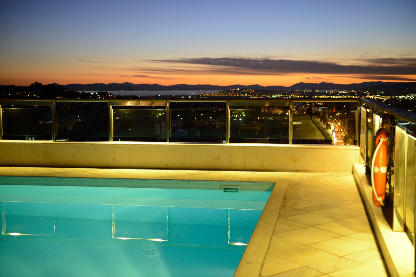 Dorian-Inn--Sure-Hotel-Collection-by-Best-Western-Pool-55