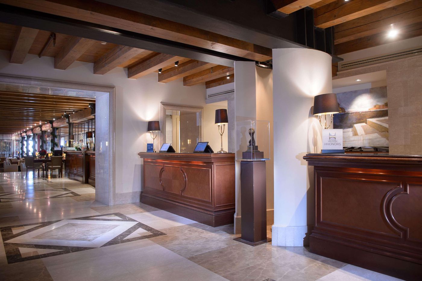 Hilton-Molino-Stucky-Venice-Lobby-17