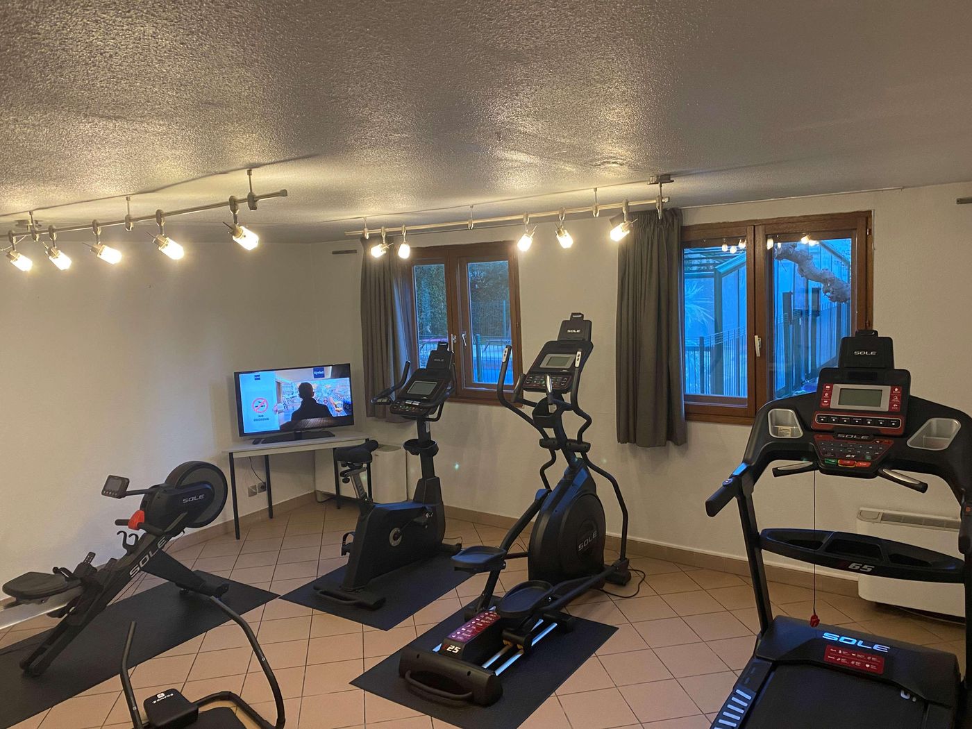 Kyriad Montpellier Méditerranée Aéroport - France - MAUGUIO - Sports and Entertainment - 5