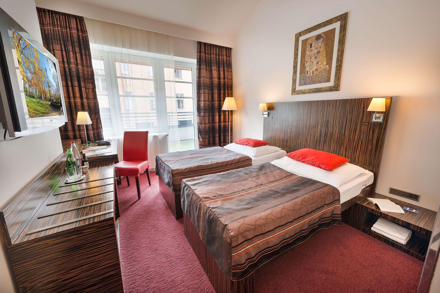 EA-Hotel-Crystal-Palace-Room-8